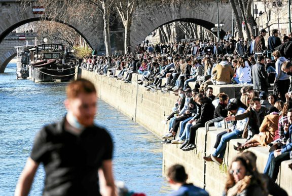 Les quais de Seine bondés ce 28 février.